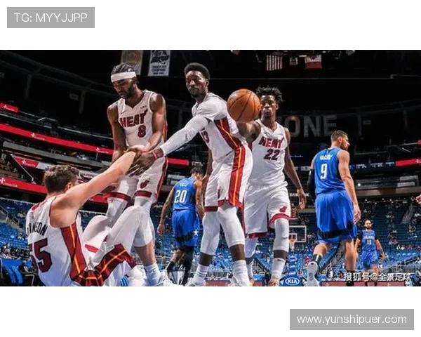 圣诞大战精彩上演鹈鹕与热火激烈对决引发球迷热议 圣诞大战精彩上演鹈鹕与热火激烈对决引发球迷热议